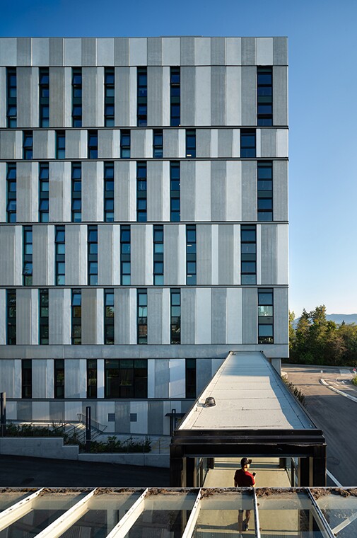 SFU Courtyard Residence - Cascadia Windows (5)